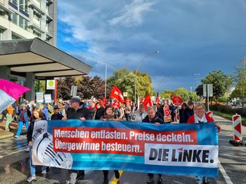 Meschen entlasten: Preise deckeln, Übergewinne besteuern!