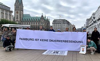 Hamburg Werbefrei hat über 15.000 Unterschriften übergeben!